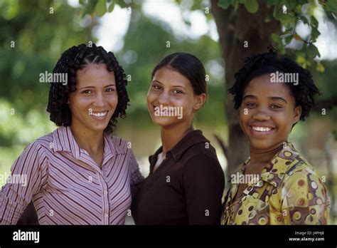 santo domingo women and money.